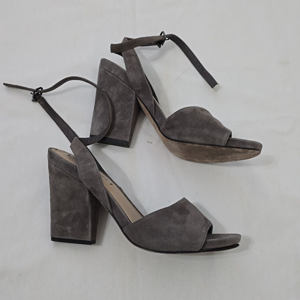 Via Spiga Taupe suede  sandals‎ size 9